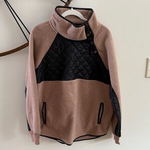 Abercrombie & Fitch Black and Brown Quilted Sweatshirt
